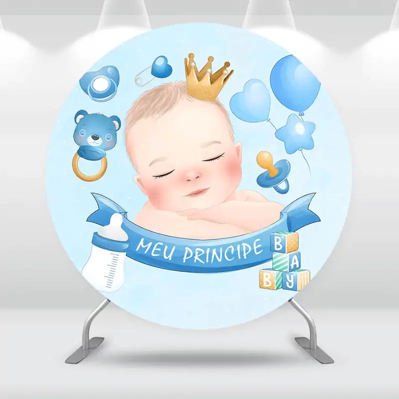 Baby boy-themed round backdrop with 'Meu Príncipe' banner, crown, and toys, perfect for creating a fun and adorable party atmosphere.