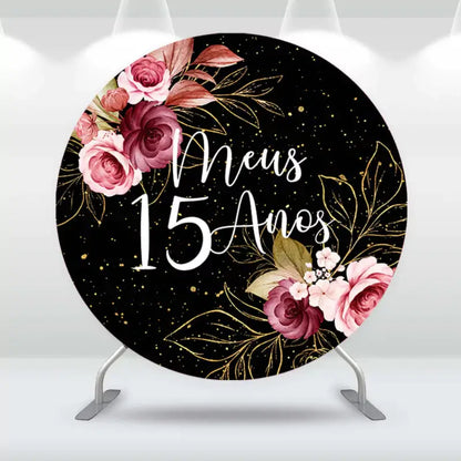 Round black and gold floral-themed 'Meus 15 Anos' backdrop with burgundy and pink roses, ideal for quinceañera and birthday celebrations.