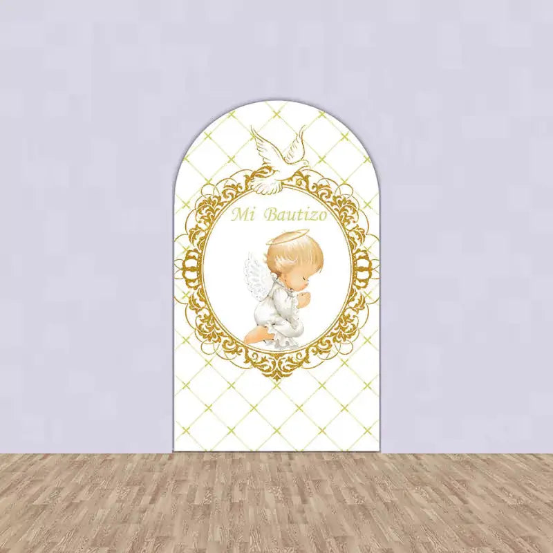 Center arched backdrop displaying a praying baby angel with wings and a halo, framed in gold with the text 'Mi Bautizo' at the top.